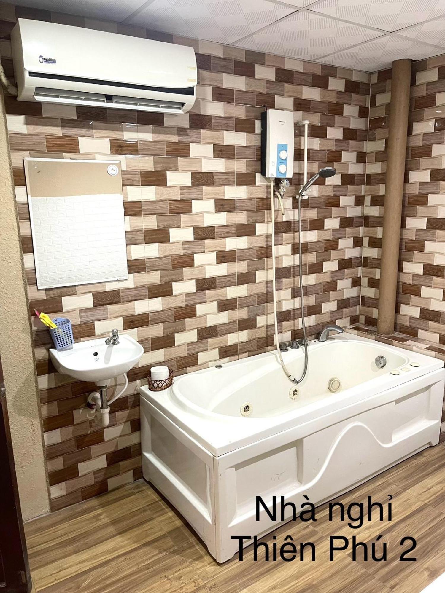ホテル Nha Nghi Thien Phu 2 Cai Rang エクステリア 写真